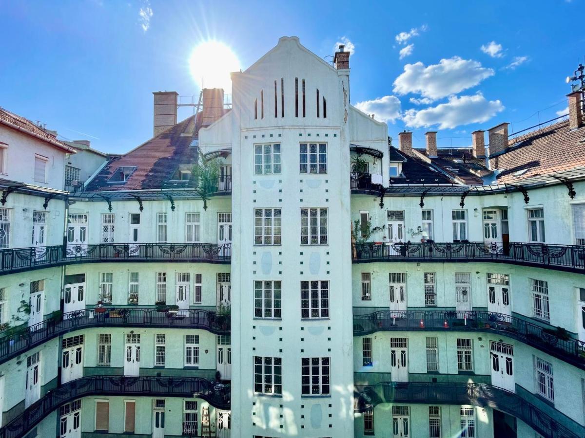 Jolan * Budapesta